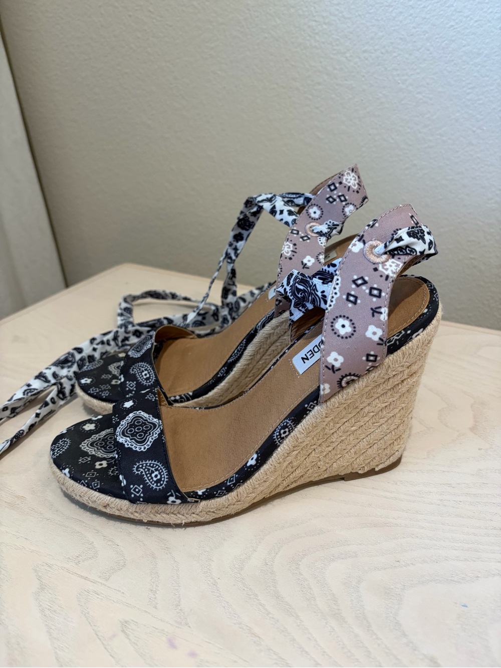 Steve Madden Two-Tone Bandana Print Espadrille Wedges - Black & Taupe